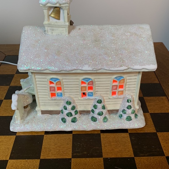 Vintage 2004 Bedford Falls It’s a Wonderful Life Light-Up Church - Picture 3 of 9